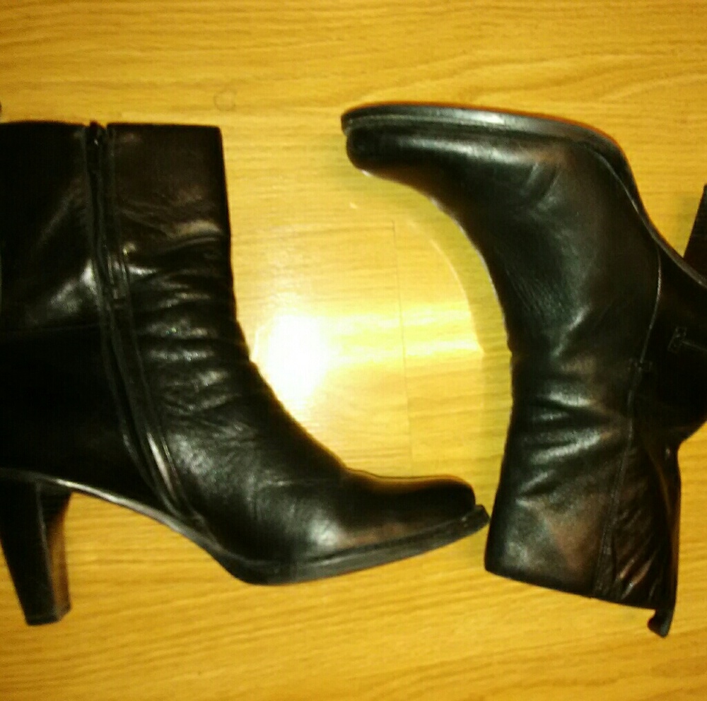 Boots - Picture 4 of 4